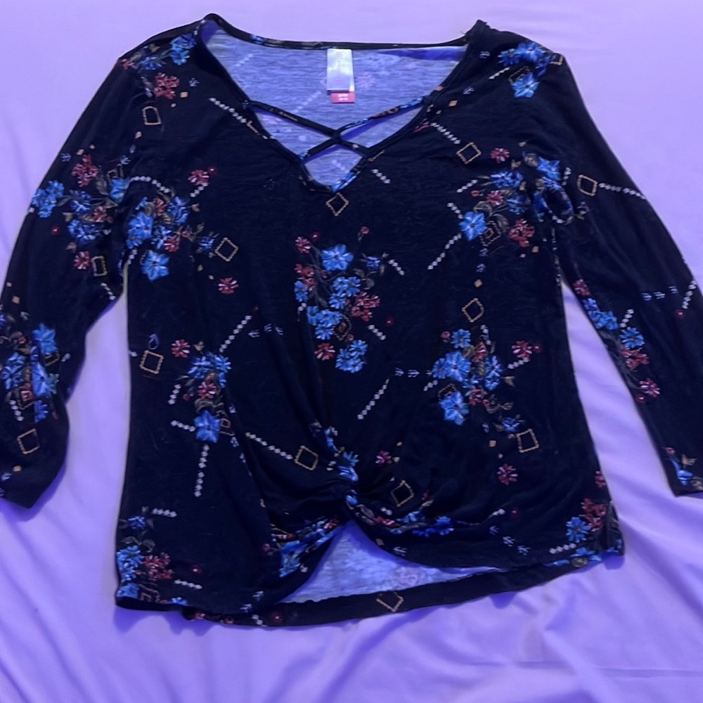 No boundaries 3/4 sleeve black with floral design top.